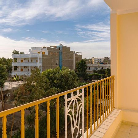 Spring Hotel Luxor Eksteriør billede