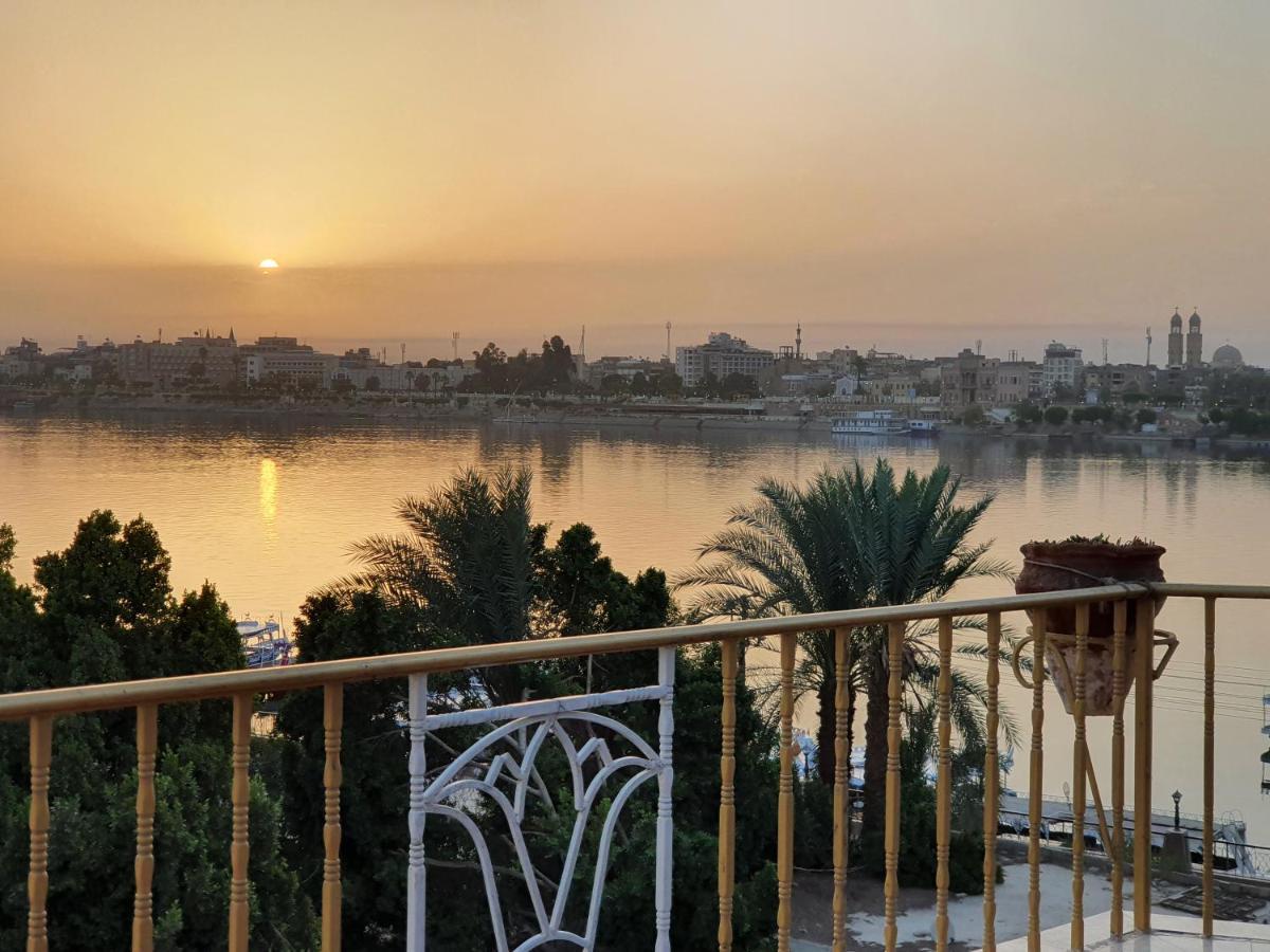 Spring Hotel Luxor Eksteriør billede