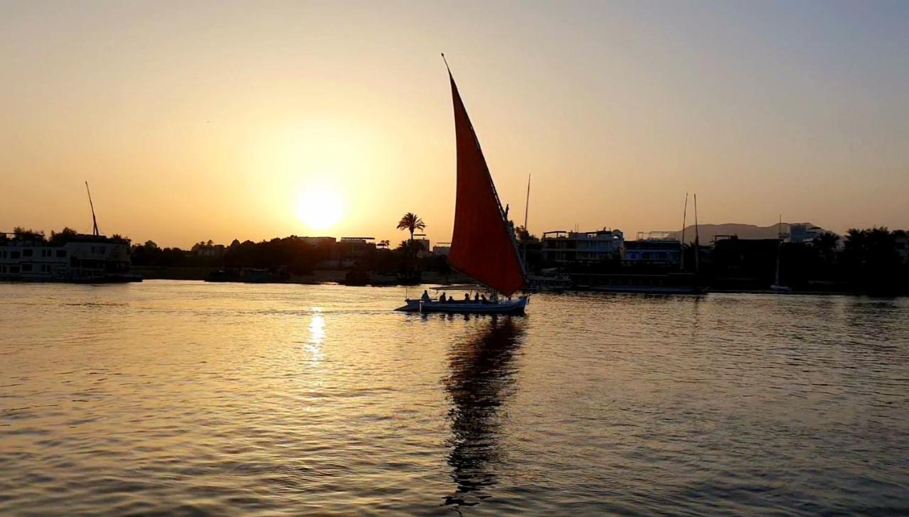Spring Hotel Luxor Eksteriør billede