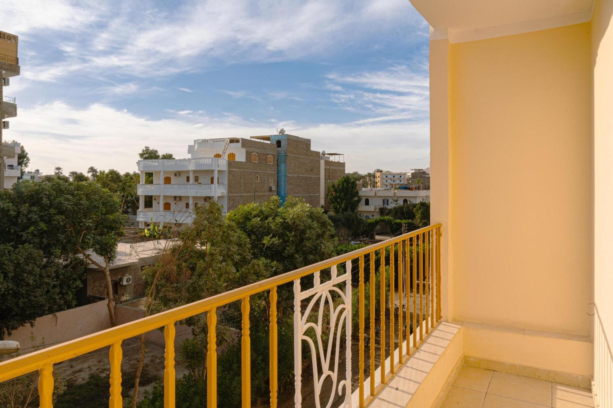Spring Hotel Luxor Eksteriør billede