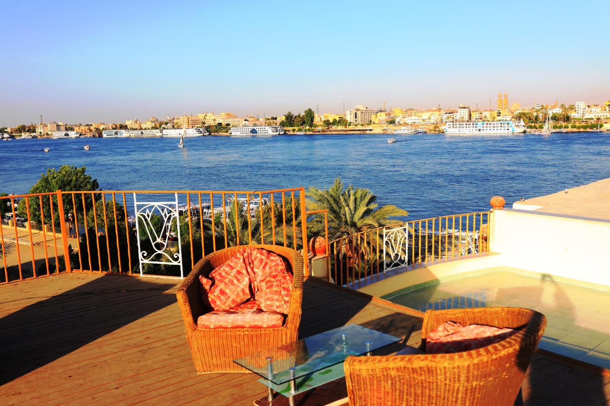 Spring Hotel Luxor Eksteriør billede